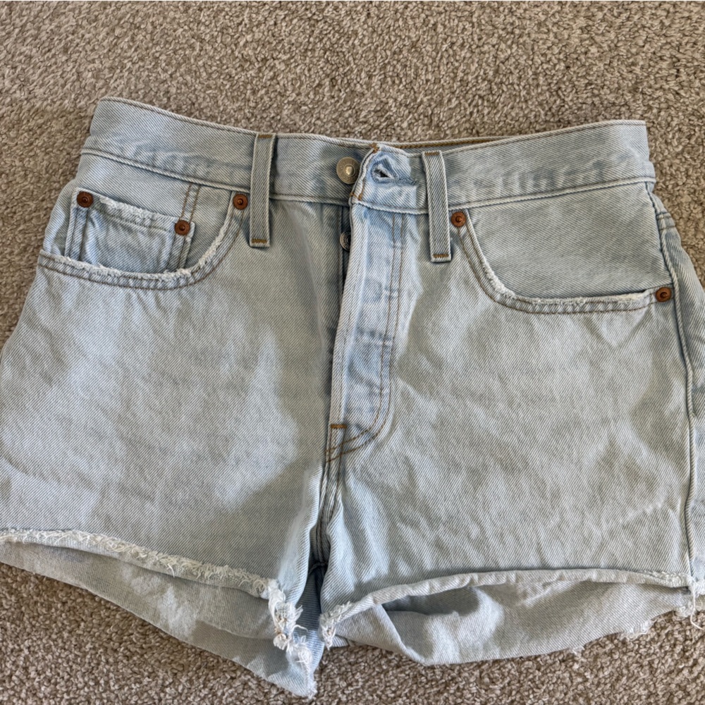 Levi's Women's 501 Original Ojai Lake Short-Light Indigo W27